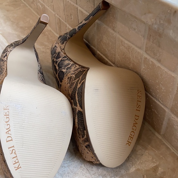 Size 6 1/2 Kelsi Dagger Heels - Picture 3 of 4